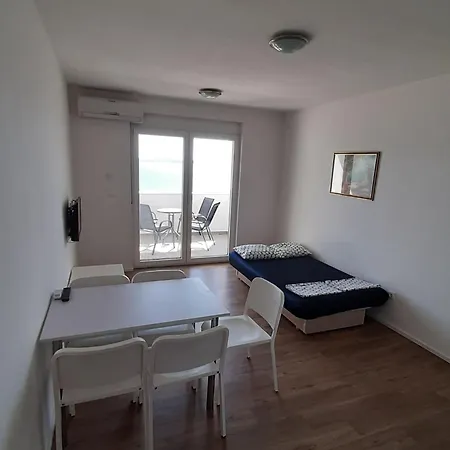 One-bedroom A2 *